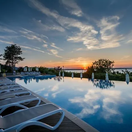 Santa Marina Breeze - One Bedroom *